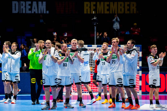 Paul Drux, Patrick Wiencek and the players of Germany