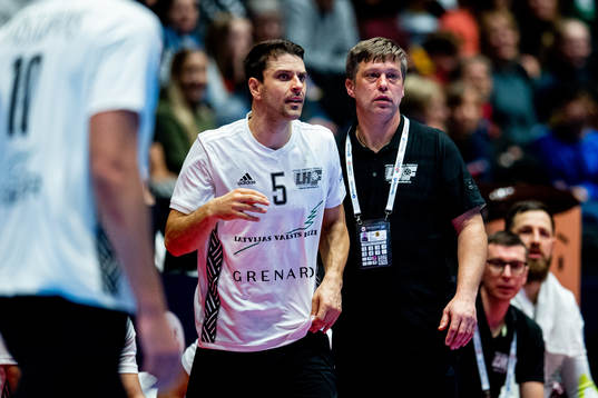 Maris Versakovs and Armands Uscins, head coach of Latvia