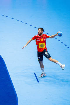 Aleix Gómez Abelló of Spain warms up