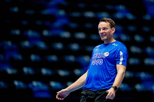 Christian Berge, head coach of Norway, at a training session