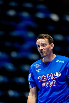 Christian Berge, head coach of Norway, at a training session