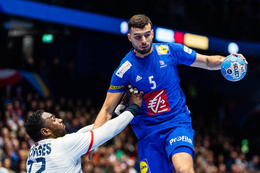 Alexis Borges Hernandez of Portugal defends against Nedim