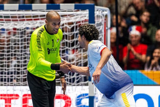 Goalkeeper Alfredo Quintana Bravo and Alexis Borges
