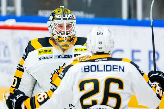Skellefteås målvakt Gustaf Lindvall och Patrik Norén