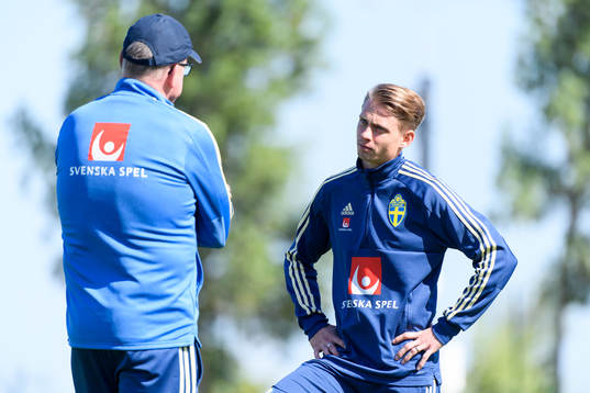 Head coach Janne Andersson and Simon Hedlund