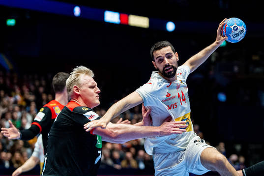 Patrick Wiencek of Germany and Ferran Solé Sala of Spain