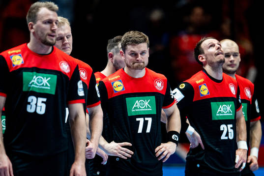 David Schmidt and the players of Germany look dejected