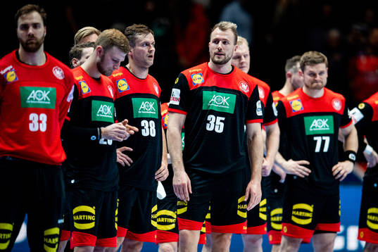 Julius Kühn and the players of Germany look dejected