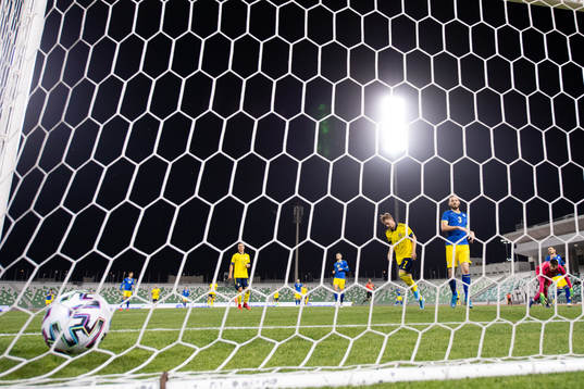 Simon Hedlund of Sweden scores 1-0