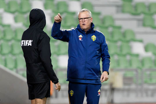Janne Andersson, head coach of Sweden, talks to the fourth