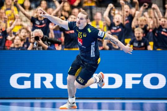 Lukas Nilsson of Sweden celebrate
