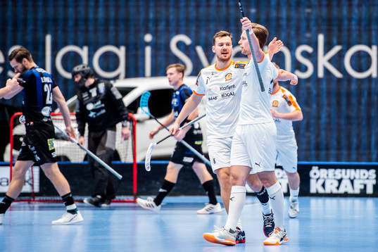 Höllvikens Lukas Eldholm (h) jublar