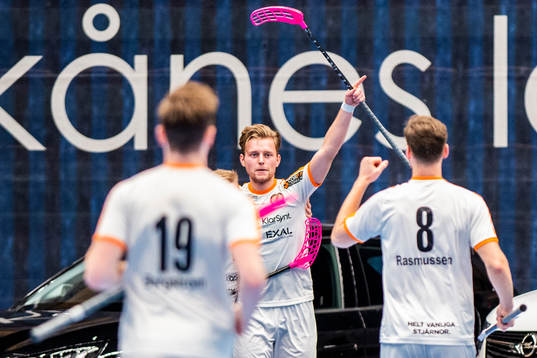 Höllvikens Lukas Eldholm jublar