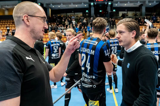 Höllvikens tränare Joon Berggren och Helsingborgs
