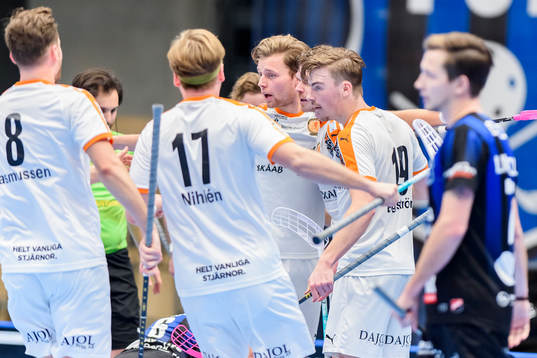 Höllvikens  Lukas Eldholm  jublar