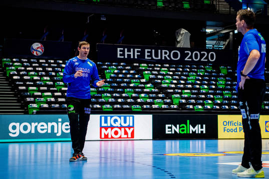 Sander Sagosen of Norway talks to Christian Berge, head