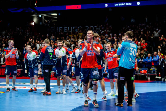 Sander Sagosen and the players of Norway celebrates