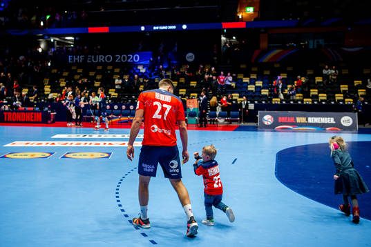 Harald Reinkind of Norway with his son