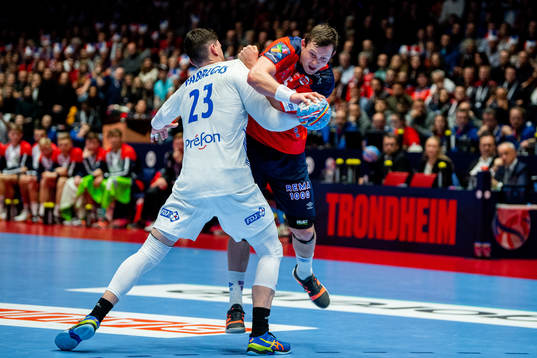 Ludovic Fabregas of France and Sander Sagosen of Norway