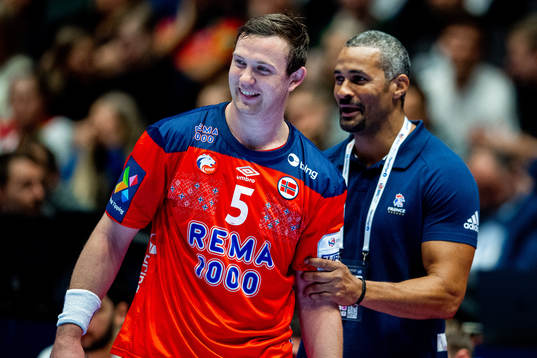 Sander Sagosen of Norway and Didier Dinart, head coach of