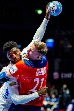 Dika Mem of France and Magnus Gullerud of Norway