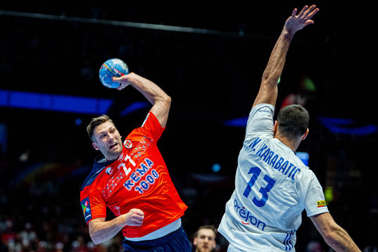Harald Reinkind of Norway and Nikola Karabatic of France