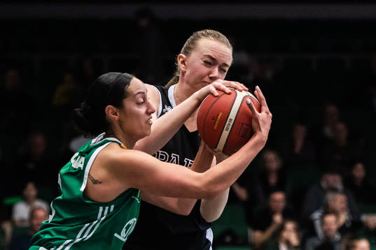 Telges Sarah Toeaina och Wetterbygdens Anna Dahl