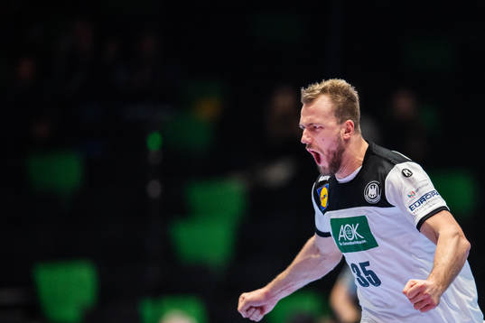 Julius Kühn of Germany celebrates