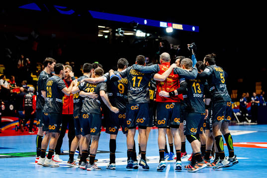 The players of Spain celebrate