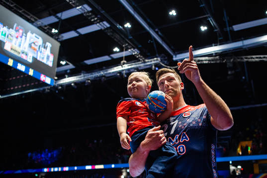 Harald Reinkind of Norway with his son