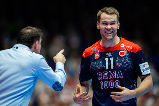 Petter Øverby of Norway argues with Paulo Fidalgo,