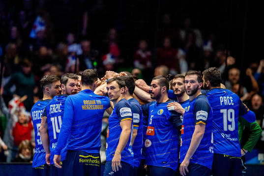 Marko Panić and the players of Bosnia-Herzegovina