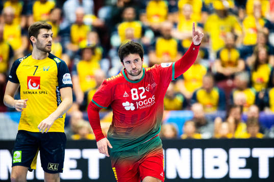 Jack Thurin of Sweden and Luis Frade of Portugal