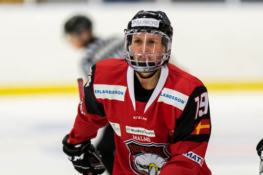Malmö Redhawks Josephine Asperup jublar