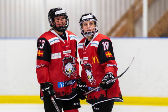 Malmö Redhawks Mia Bau Hansen och Josephine Asperup