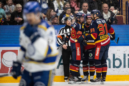 Djurgårdens Alexander Holtz och Dick Axelsson jubel