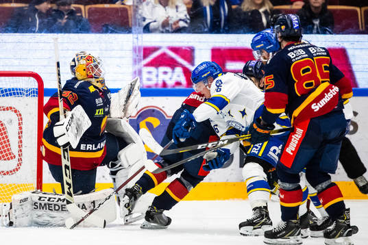 Leksands Patrik Zackrisson oroar framför Djurgårdens