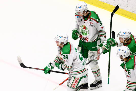 Rögles Kevin Wennström jublar