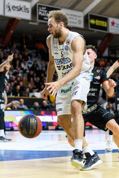 Luleås Denzel Andersson med Borås Elvar Fridriksson