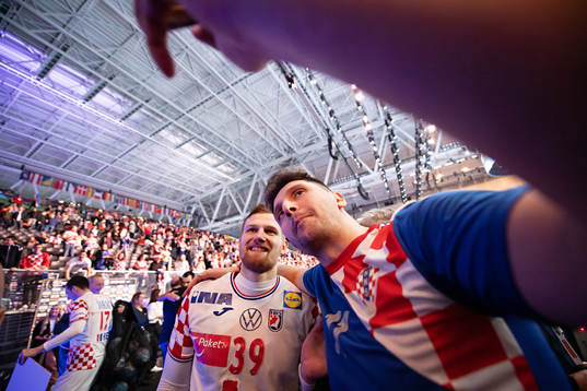 David Mandic of Croatia takes a selfie with a supporter