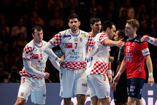 Domagoj Duvnjak and Luka Stepanic of Croatia look dejected