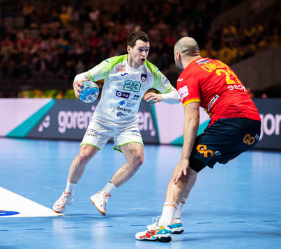 Miha Zarabec  of Slovenia against Joan Cañellas Reixach of