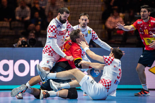 Julen Aguinagalde Akizu of Spain against Zeljko Musa, Marko