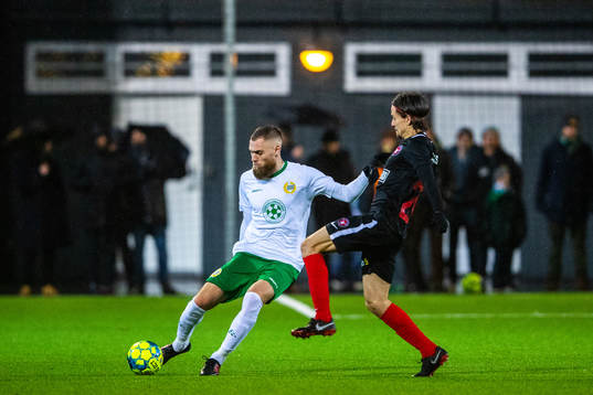 Hammarbys David Fällman och Midtjyllands Lasse Vibe