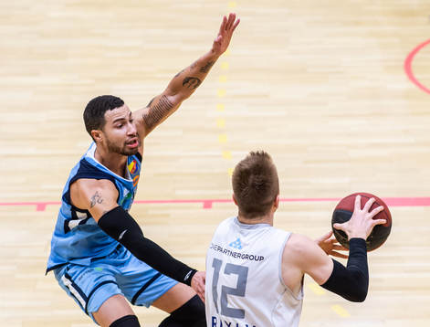 Djurgårdens Brandon Barton och Wetterbygdens Tyler Sabin