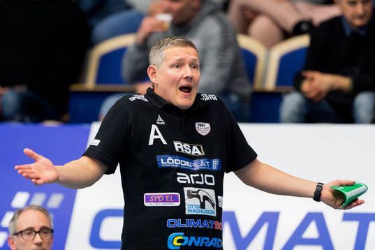 HK Malmös tränare Stian Tönnesen agerar