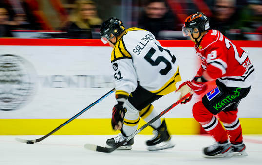 Brynäs Tomi Sallinen och Örebros Sakari Salminen