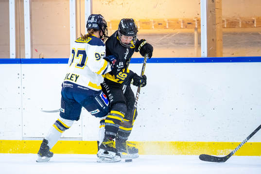 s Jessica Healey och AIK:s Lisa Johansson