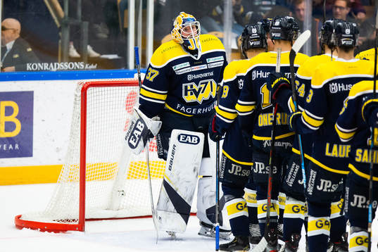 s målvakt Jonas Gunnarsson hyllas av lagkamrater