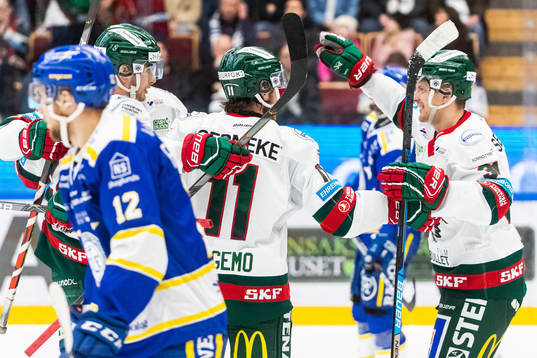 Frölundas Nicklas Lasu jublar med lagkamrater